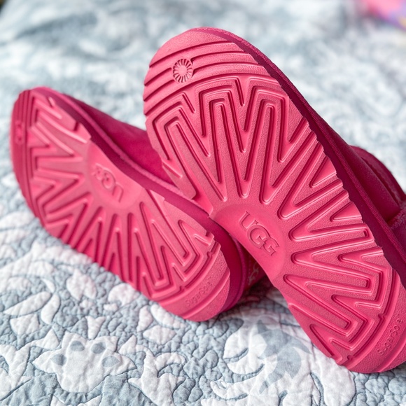 Ugg Classic Mini Boot in Pink for Girls - Picture 4 of 5